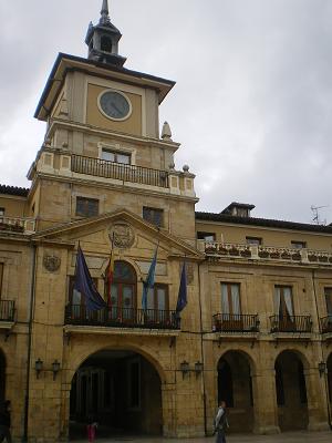 Oviedo_Plaza_Constitution_2.jpg