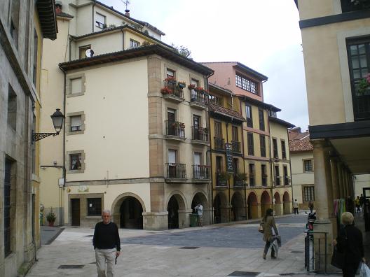 Oviedo_Plaza_Fontan.jpg