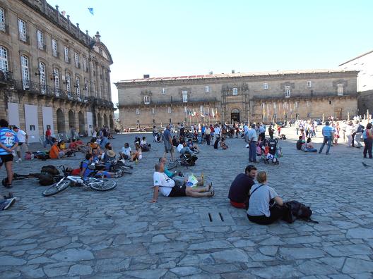 Compostela_Plaza_Obradoiro_03.jpg