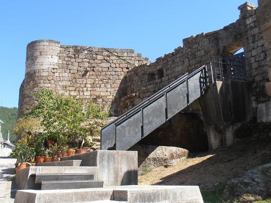 Ribadavia_Castelo_1.jpg