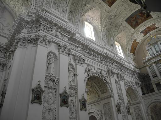 Vilnius_St-Pierre-et-Paul_5.jpg
